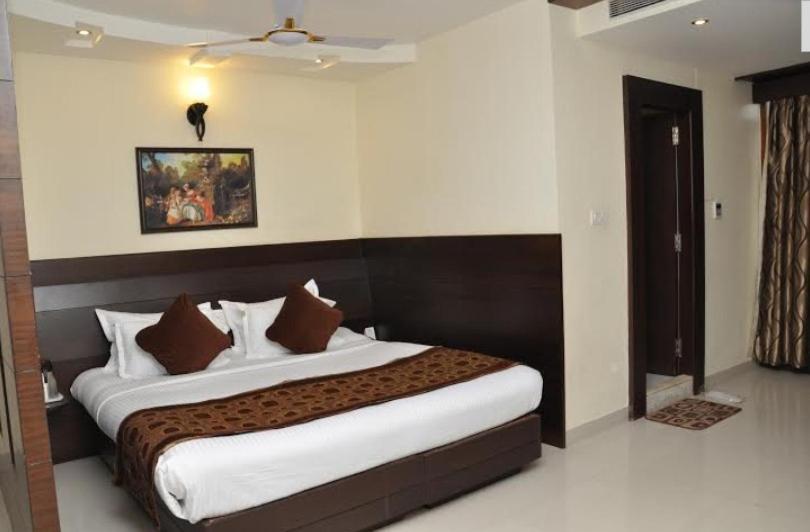 Bk Castles Hotel Jabalpur Buitenkant foto