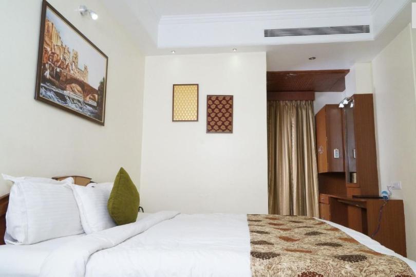 Bk Castles Hotel Jabalpur Buitenkant foto