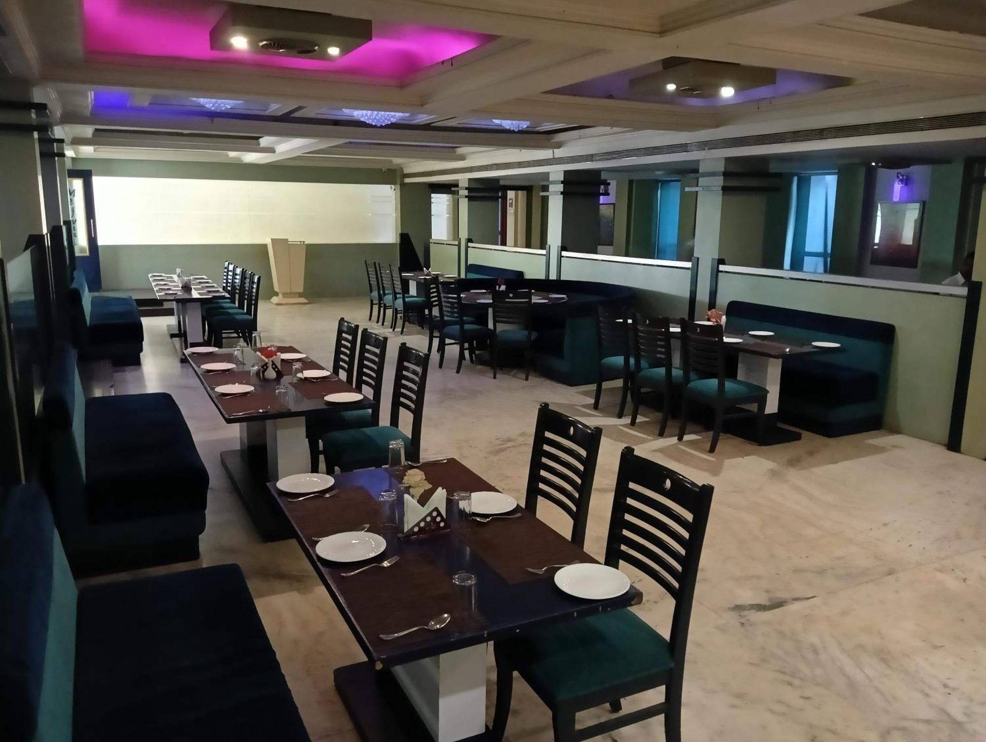 Bk Castles Hotel Jabalpur Buitenkant foto