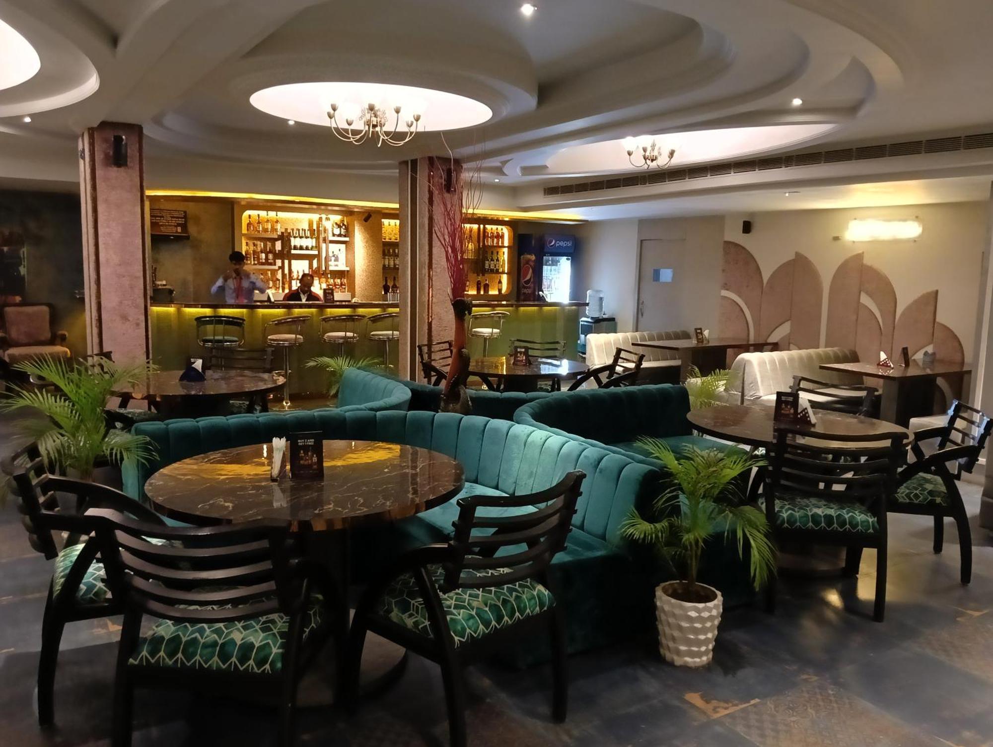 Bk Castles Hotel Jabalpur Buitenkant foto