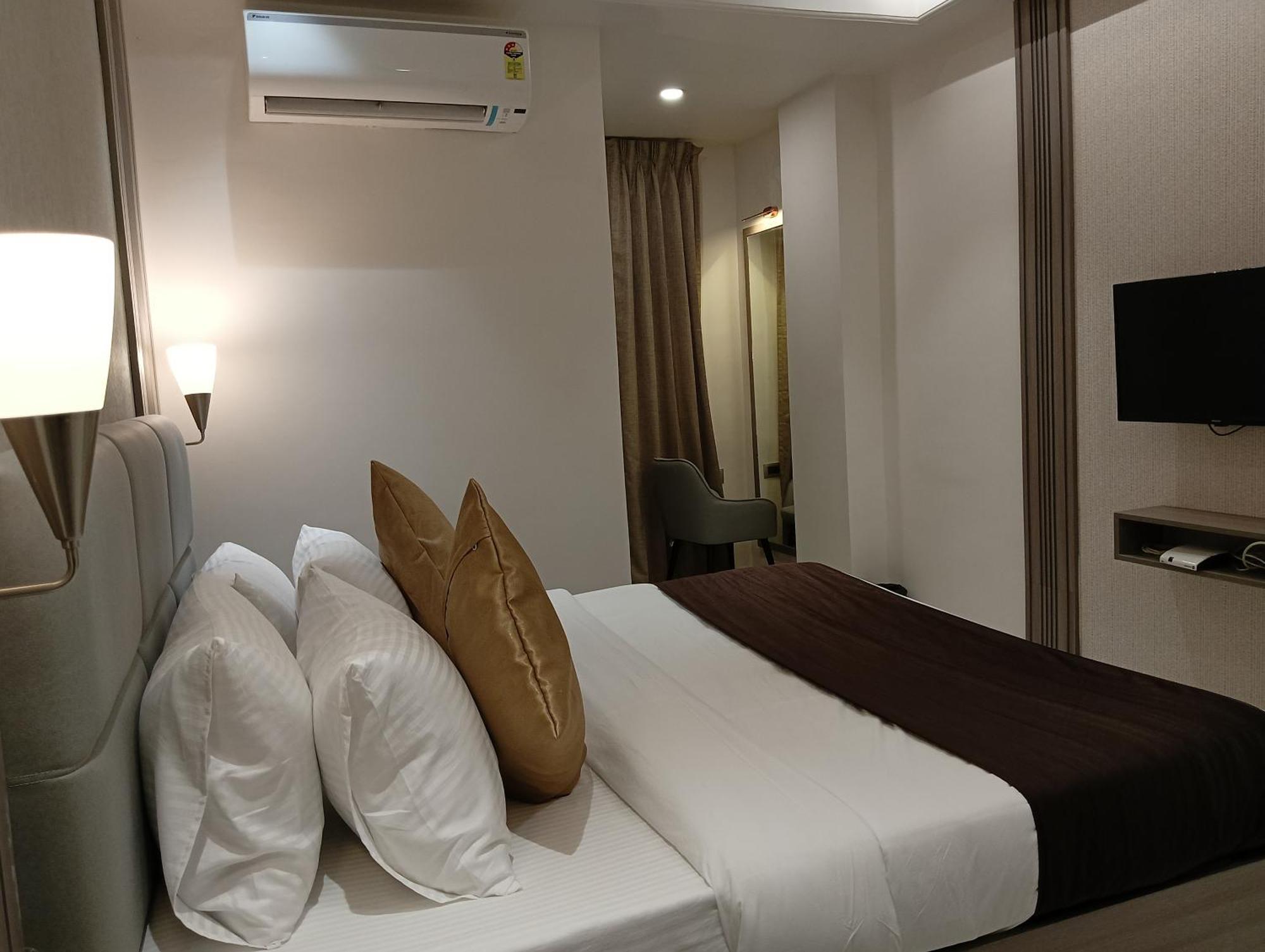 Bk Castles Hotel Jabalpur Buitenkant foto