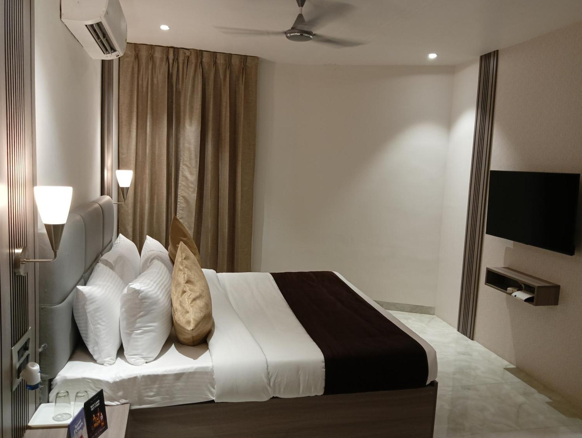 Bk Castles Hotel Jabalpur Buitenkant foto