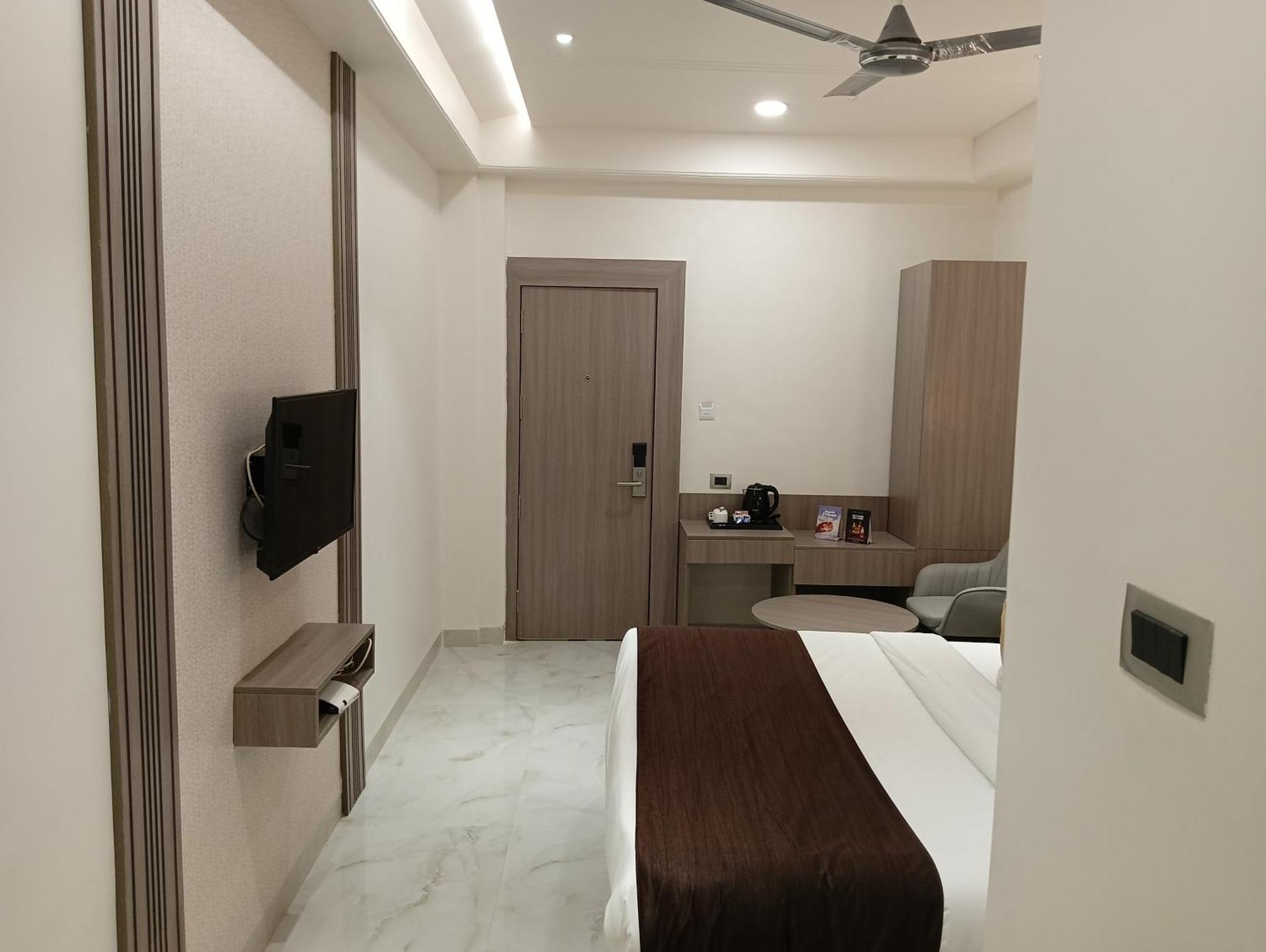Bk Castles Hotel Jabalpur Buitenkant foto