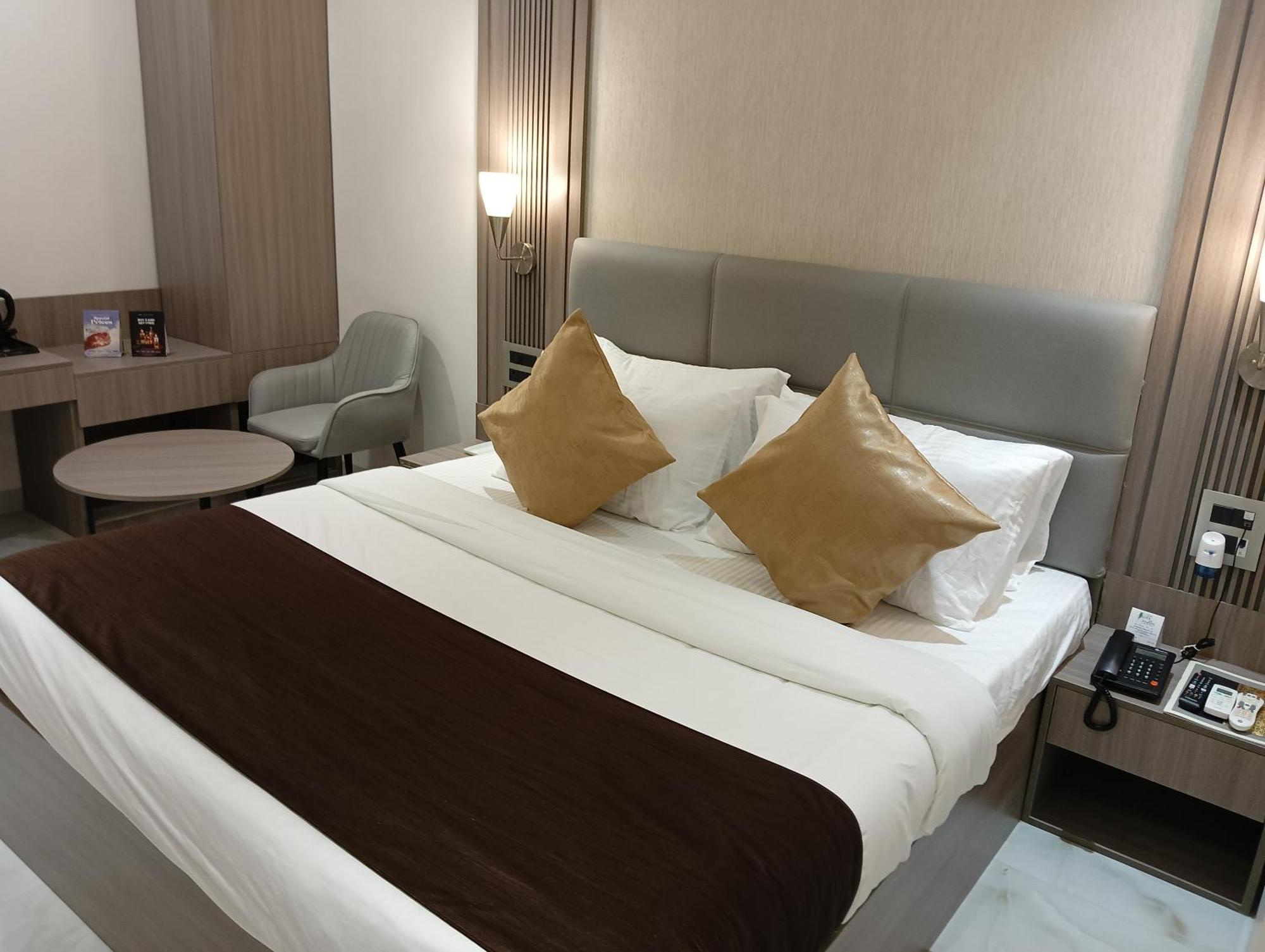 Bk Castles Hotel Jabalpur Buitenkant foto