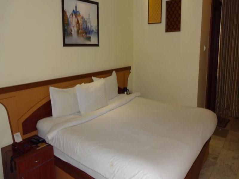 Bk Castles Hotel Jabalpur Buitenkant foto