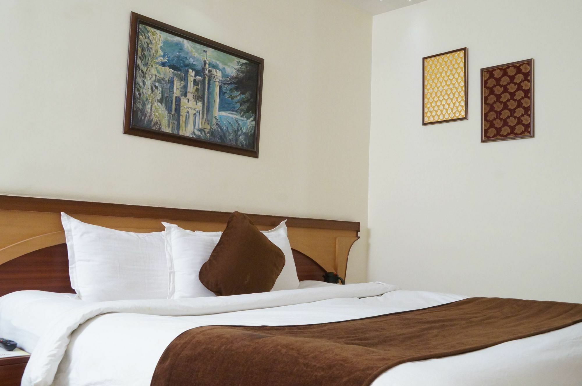Bk Castles Hotel Jabalpur Buitenkant foto