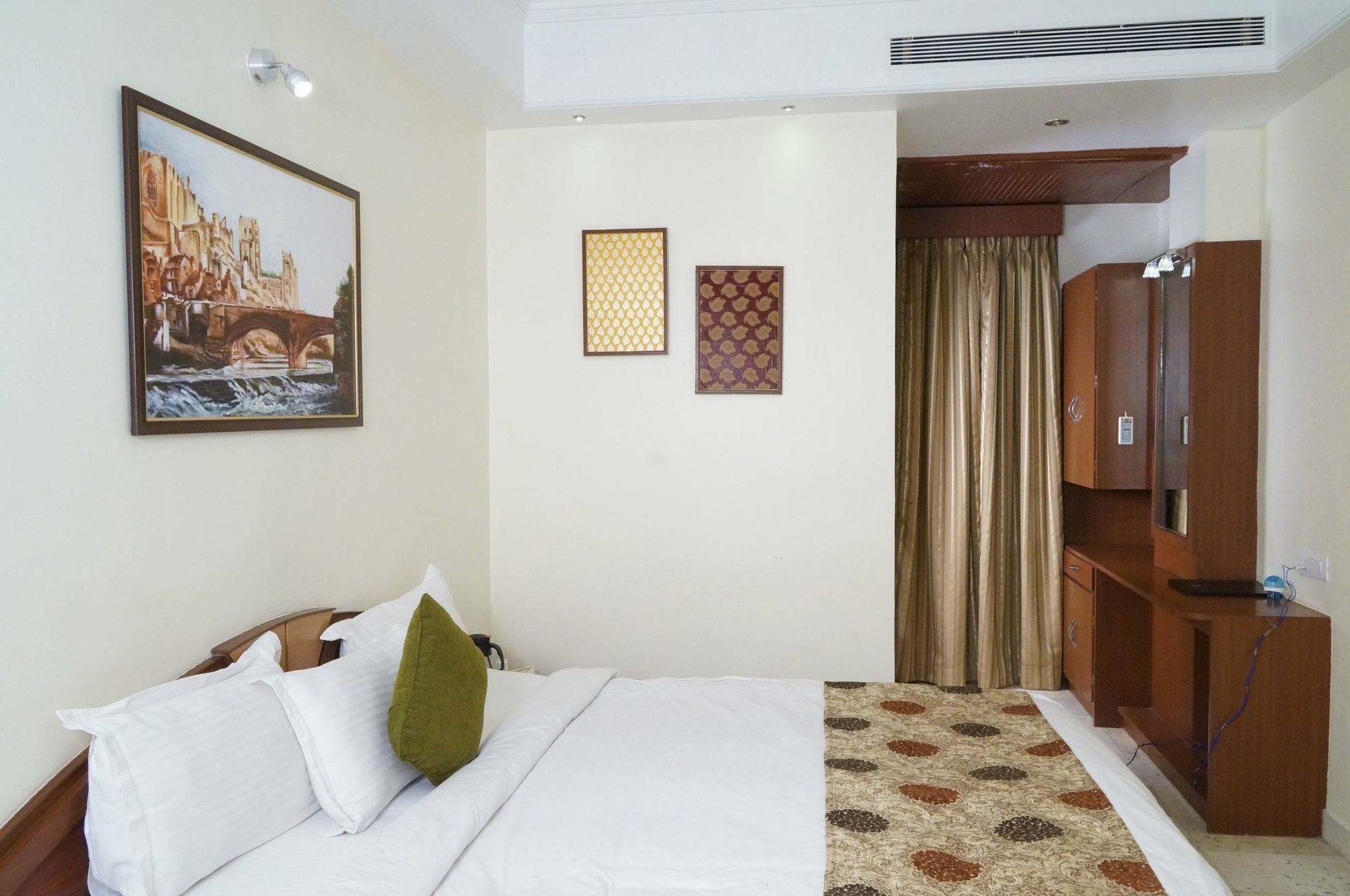 Bk Castles Hotel Jabalpur Buitenkant foto