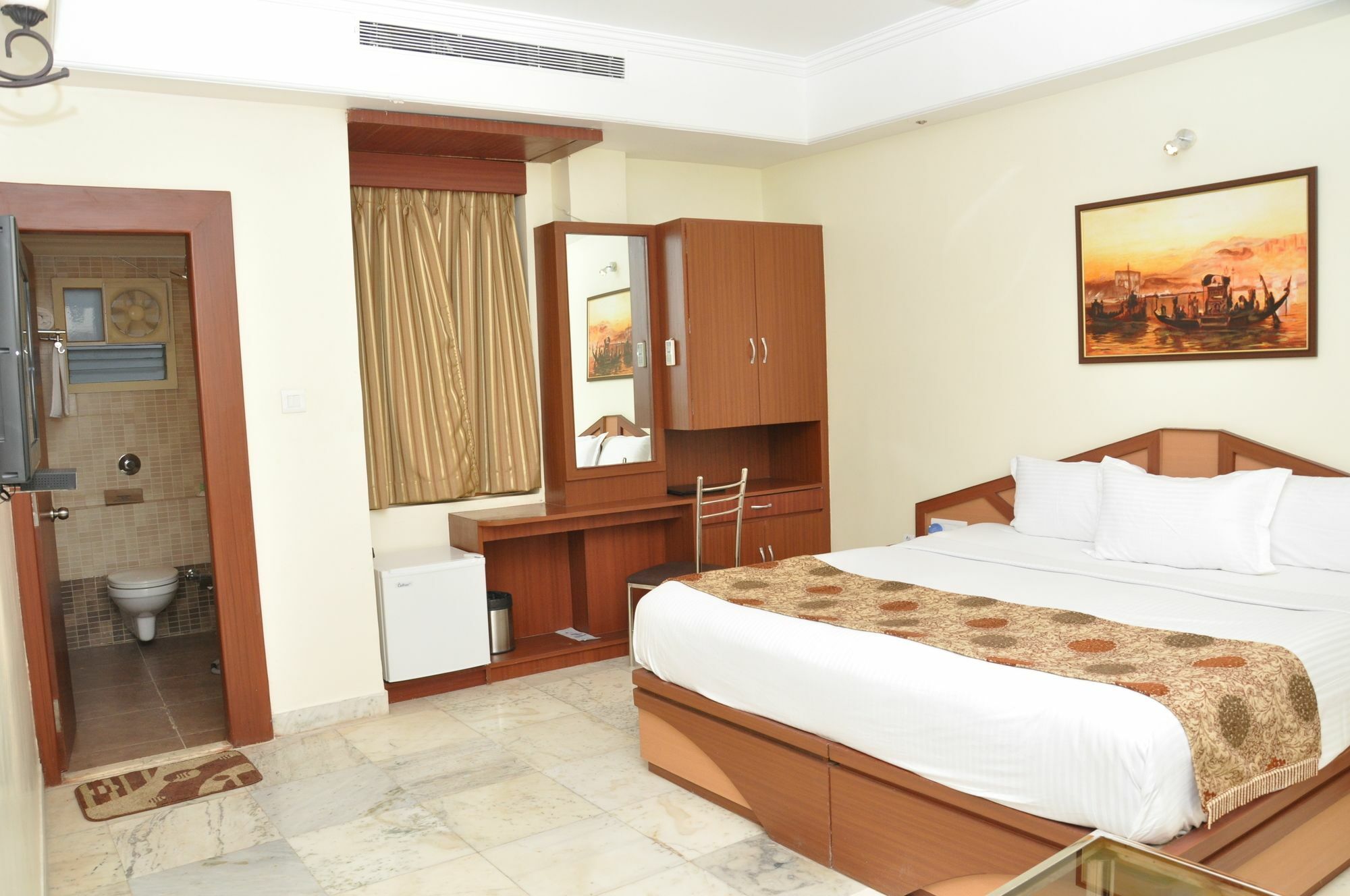 Bk Castles Hotel Jabalpur Buitenkant foto